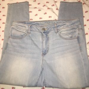 NWOT American eagle light wash jeans